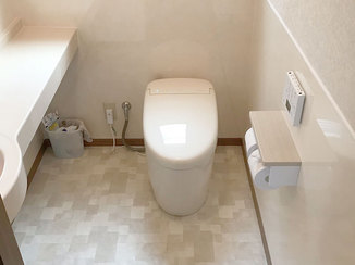 トイレリフォーム 明るく広いトイレと、お部屋を快適にする内窓＆シャッター