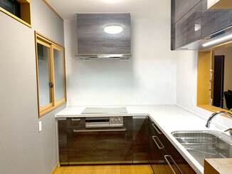 キッチンリフォーム オートムーブ吊り戸と断熱施工で、使いやすく快適なL型キッチン