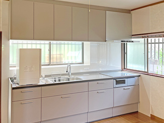 キッチンリフォーム 既存設備を活かしデザインを一新した快適キッチン