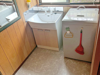 洗面リフォーム 洗面台を一新し、床のたわみも解消した安心の洗面所