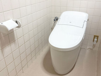 トイレリフォーム タンクレスでスッキリ！お掃除もしやすくなったトイレ