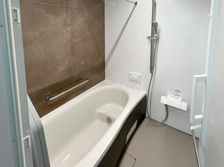 バスルームリフォーム ゴージャスでお手入れもしやすいユニットバス＆すっきりした洗面所