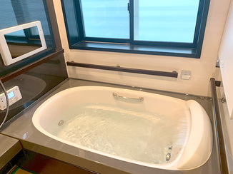 バスルームリフォーム 機能性と癒しを兼ね備えた、アクアフィール・浴室TV付きバスルーム