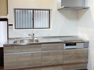 キッチンリフォーム ダウンライトが際立つスタイリッシュキッチン