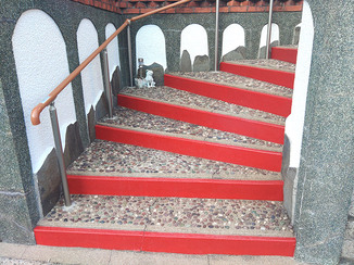 エクステリアリフォーム 滑りやすい階段に手すりを設置し、安心して使える階段へ