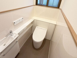 トイレリフォーム 雰囲気がガラッと変わった、手洗い器も新設したレストルーム
