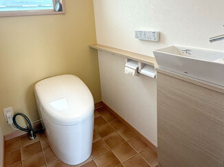 トイレリフォーム 毎日気持ちよく使える、明るく清潔感のあるレストルーム